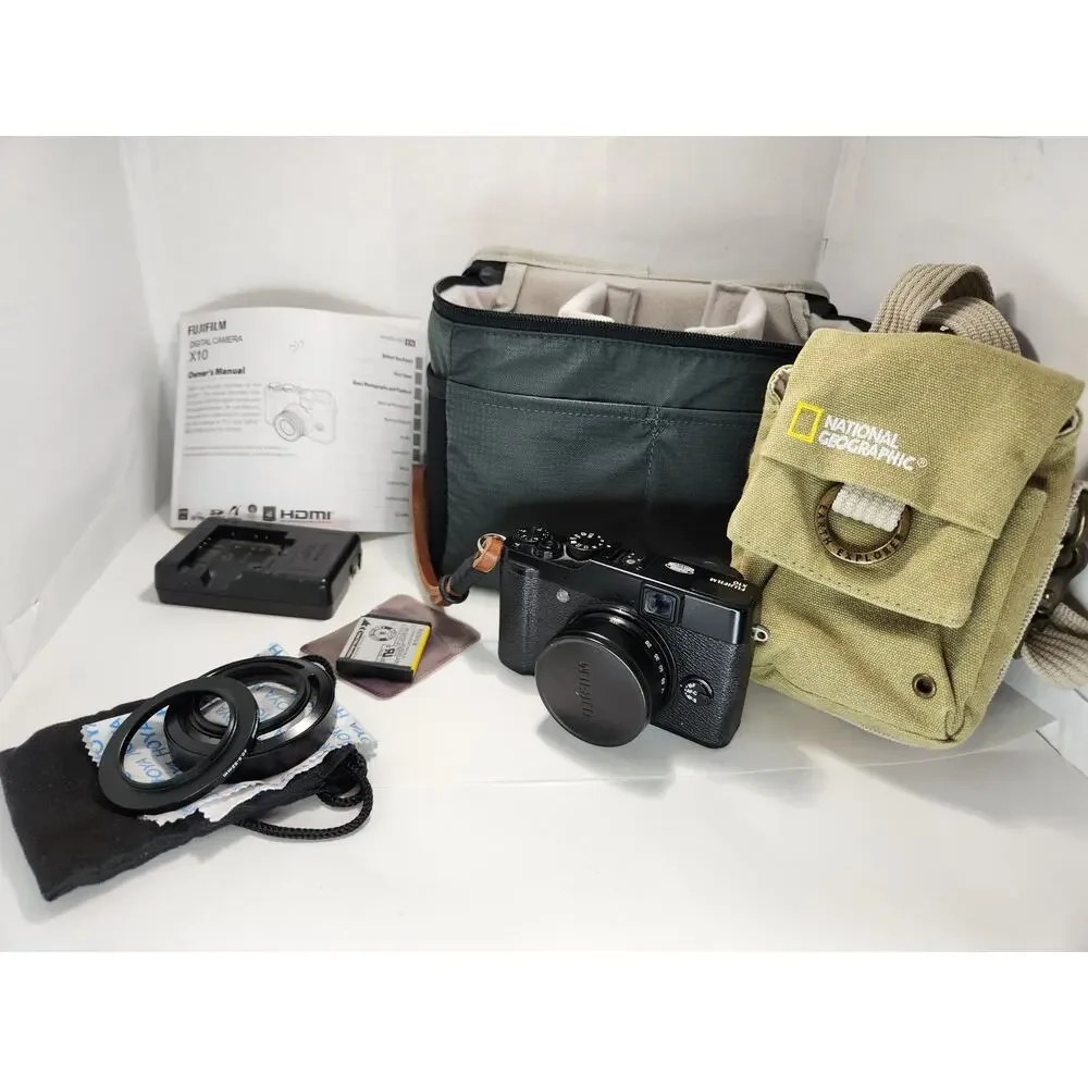 Fujifilm X10 Digital Camera Kit –‎ Fujinon Lens, Accessories barely used mint